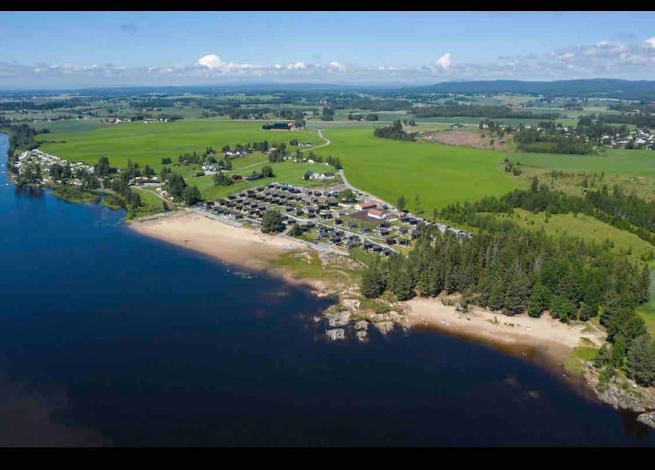 Attraktiv & Smart Funkishytte Pa Nes Strandhager. Arnes  Экстерьер фото