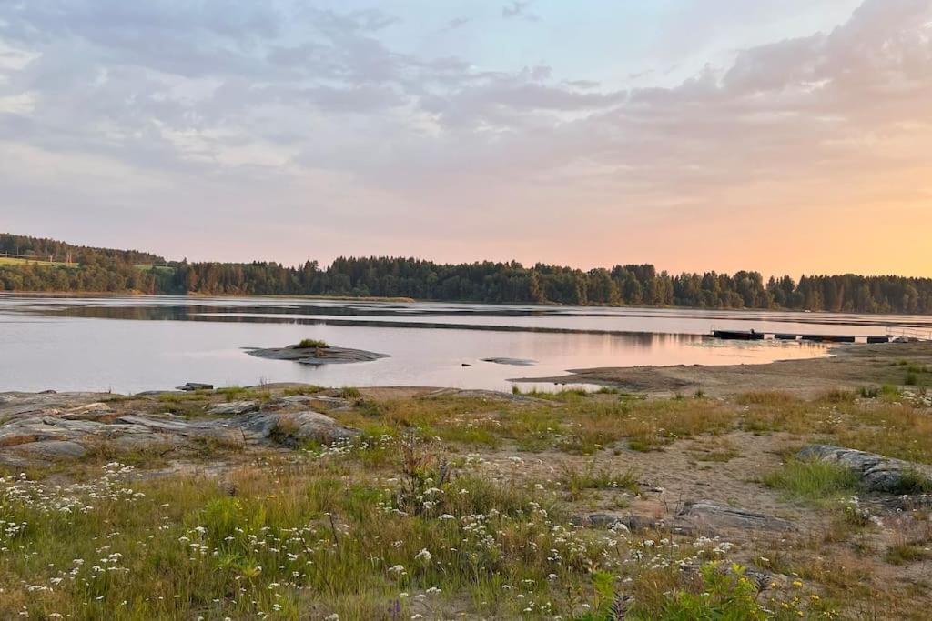 Attraktiv & Smart Funkishytte Pa Nes Strandhager. Arnes  Экстерьер фото
