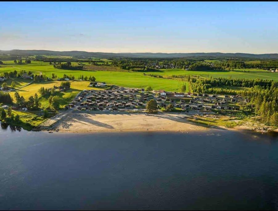 Attraktiv & Smart Funkishytte Pa Nes Strandhager. Arnes  Экстерьер фото